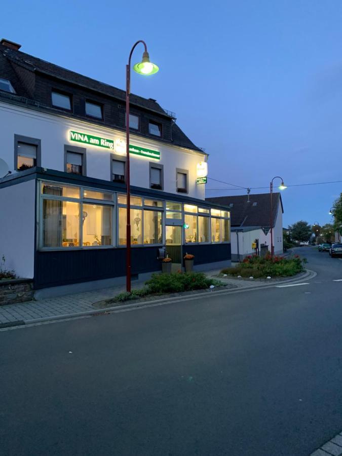 vina am ring Bed and Breakfast Mannebach  Exteriör bild