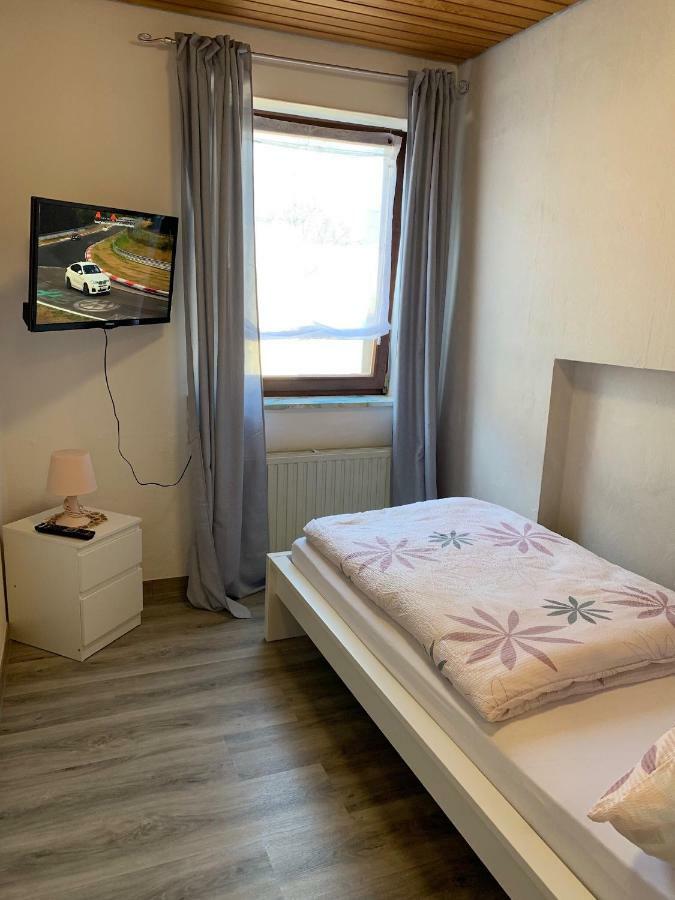 vina am ring Bed and Breakfast Mannebach  Exteriör bild